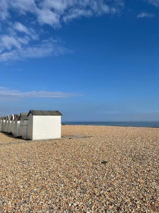Entire 2 Bed Property, 1 Road Back From The Sea Worthing