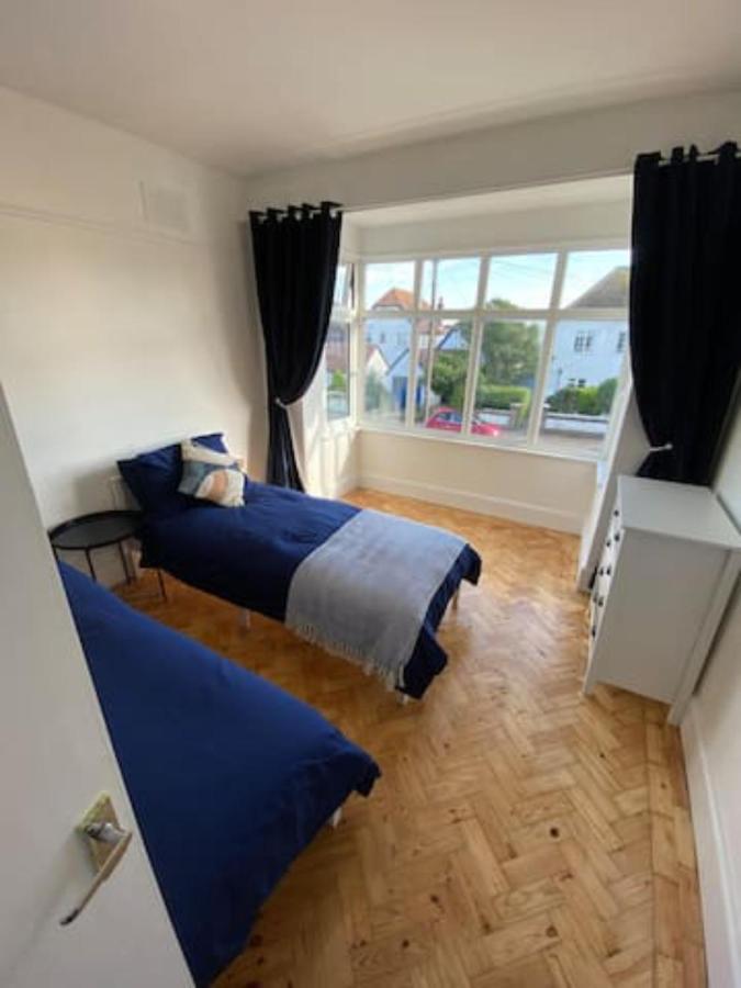 Entire 2 Bed Property, 1 Road Back From The Sea * Worthing